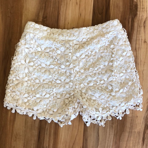 Ellison Pants - Ellison floral overlay cream color shorts